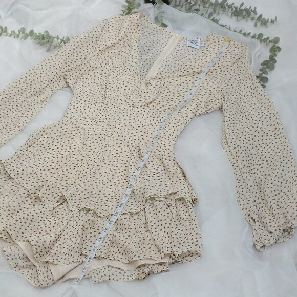 PRINCESS POLLY Women Beige STRING OF LOVE ROMPER Tie Zip Sheer V-Neck Size 10 - Picture 9 of 12